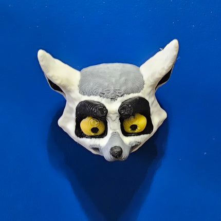 front view of magnet shaped like a lemur head