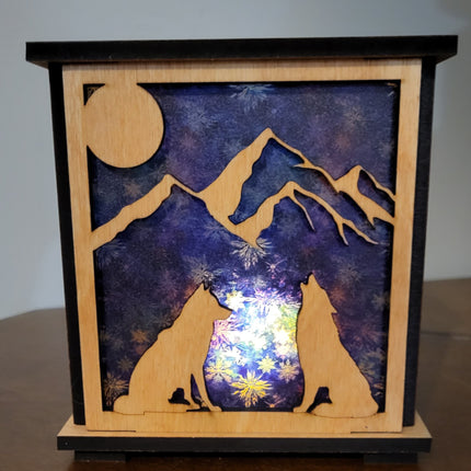 Wolf Mountain Wooden Lantern – Rustic Winter Décor